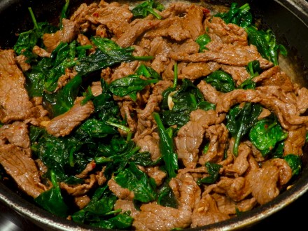 garlic-beef-with-spinach-and-lemon-grass